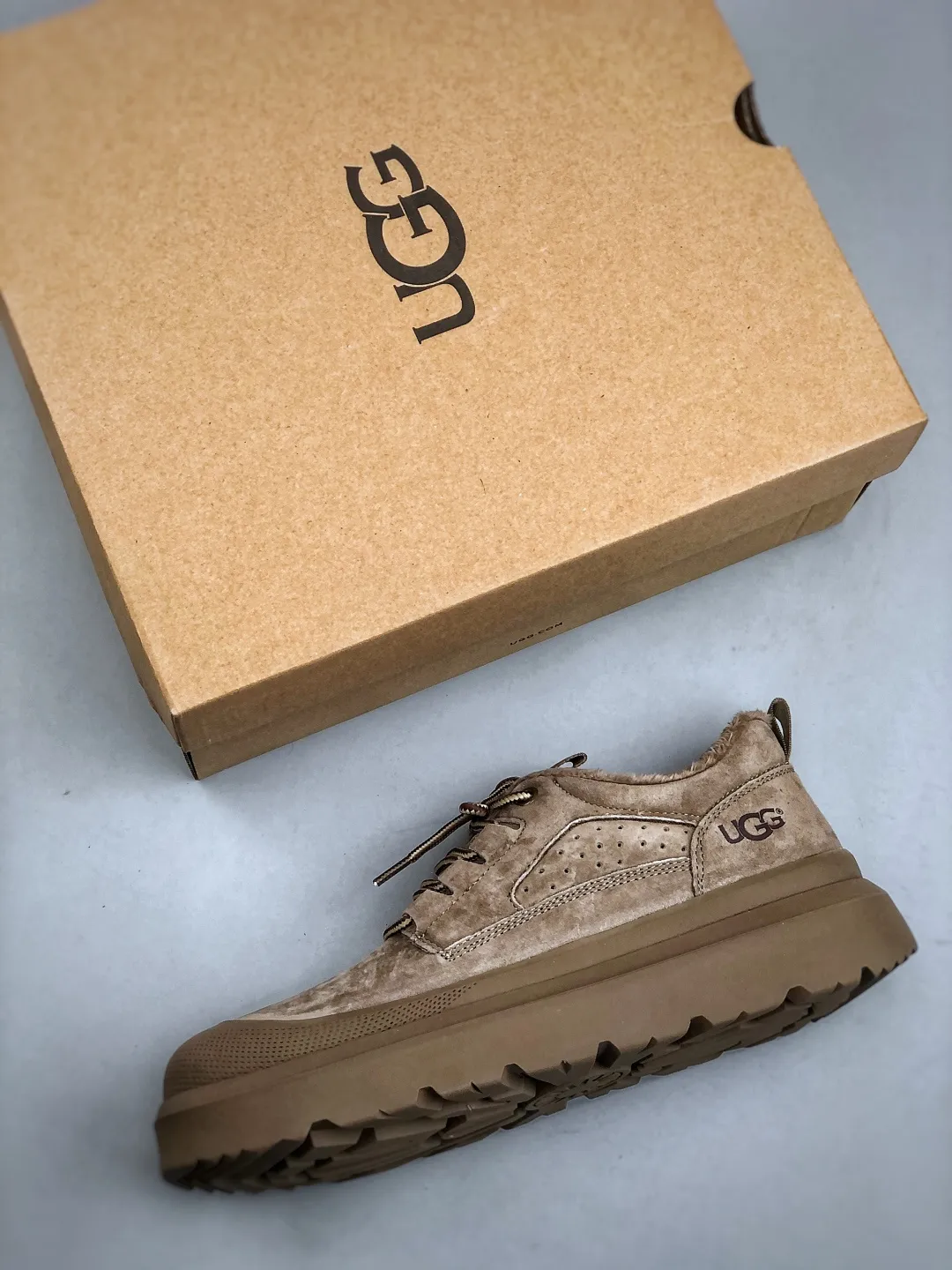 Local pick-up 💰560 supports store release New goods 🚀 #UGG new autumn and winter products (plush integrated lining 🔥warm and heat-locking) must-have outdoor men's casual shoes and snow boots series Guangdong factory quality Autumn and winter new styles Fashion trend matching The fabric is made of frosted cowhide imported from Italy. The whole shoe is made of genuine cowhide material, from the outsole to the hardware, all made from OEM raw materials. Good products do not kill pigs. The quality of the first order is strictly controlled. A full set of official website unified packaging. This year’s winter cold-proof outdoor products are a must-have for daily casual matching for sportsmen‼ American light luxury brand [UGG] Tasman Weather Hybrid Tasman hybrid series lightweight casual shoes Size: 39-44